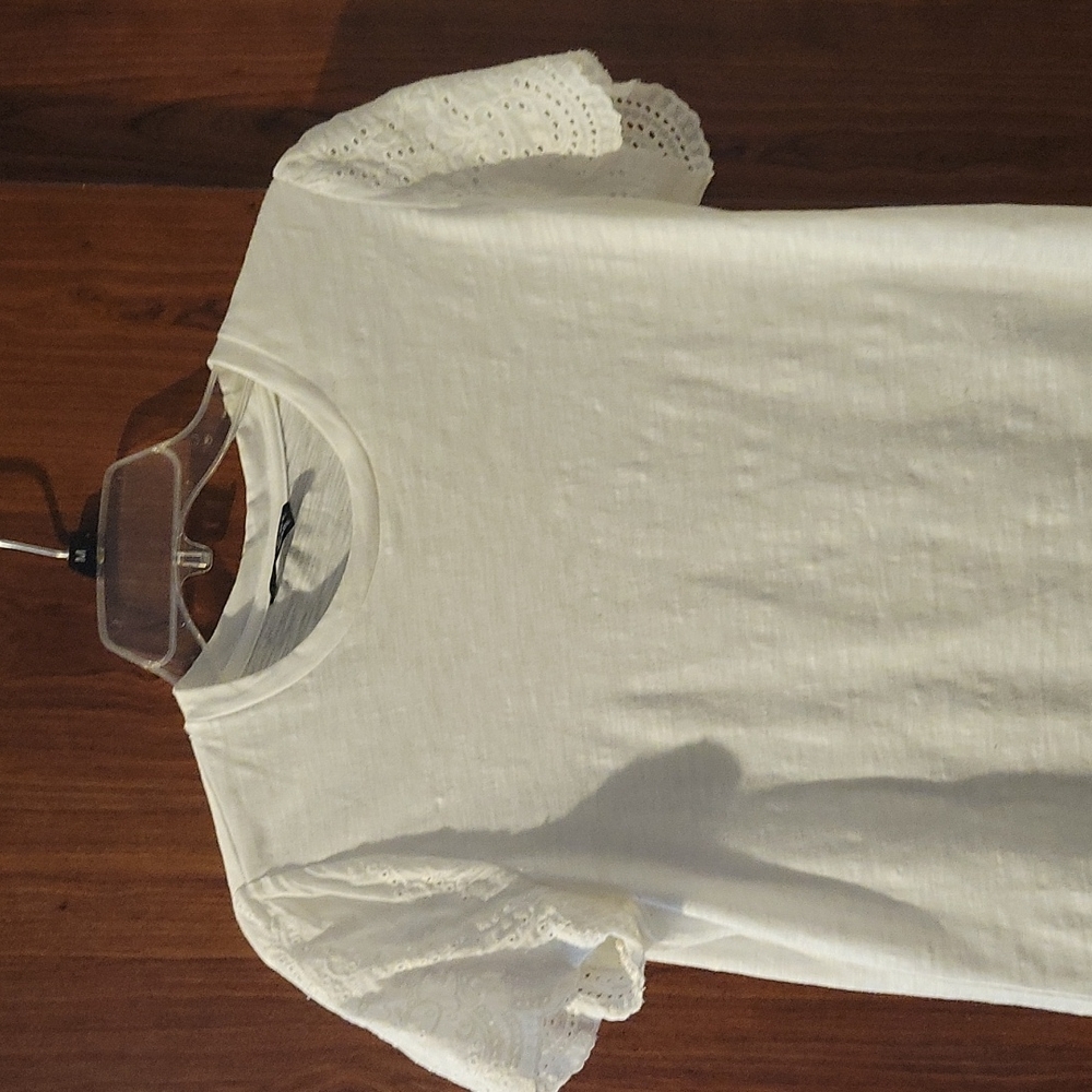 Embrioded solid white tee - Picture 3 of 5